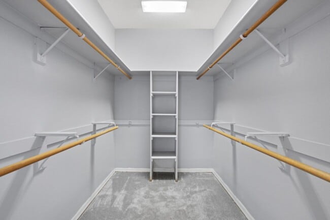 Building Photo - 2-Story pool home in The Fairways of Hunters Creek