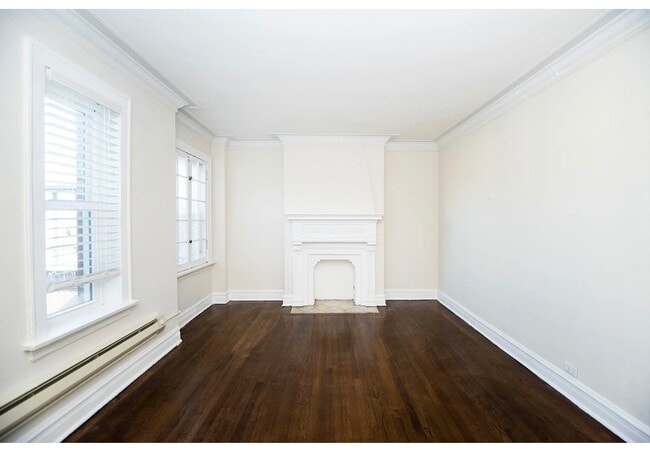 Building Photo - 918 Green Bay Rd