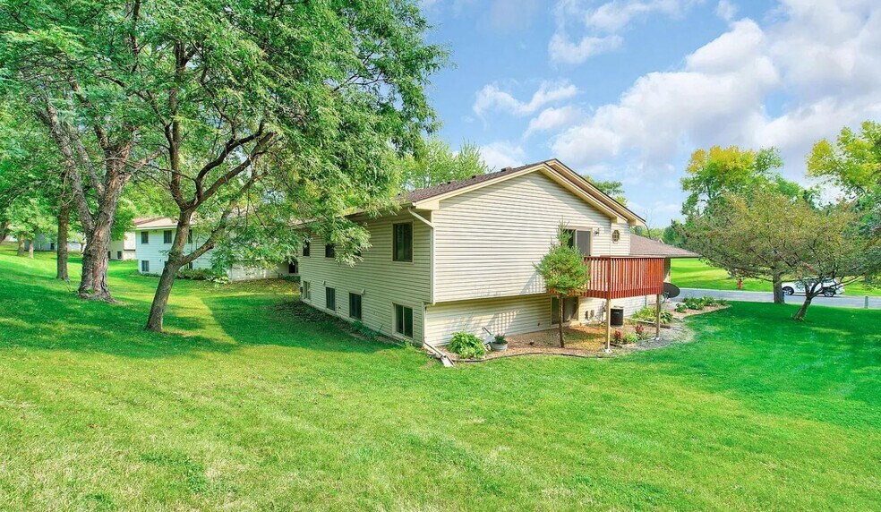 Building Photo - 880 Pontiac Ln