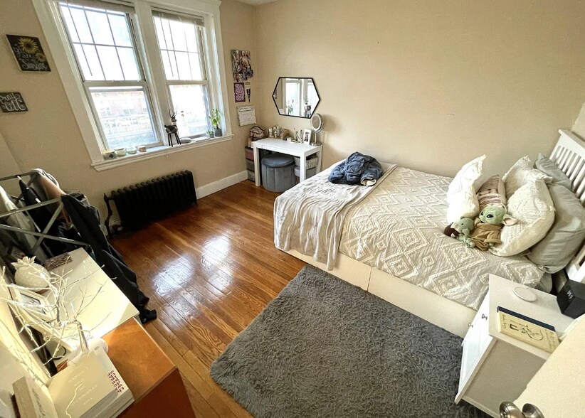 Building Photo - 1997 Commonwealth Ave