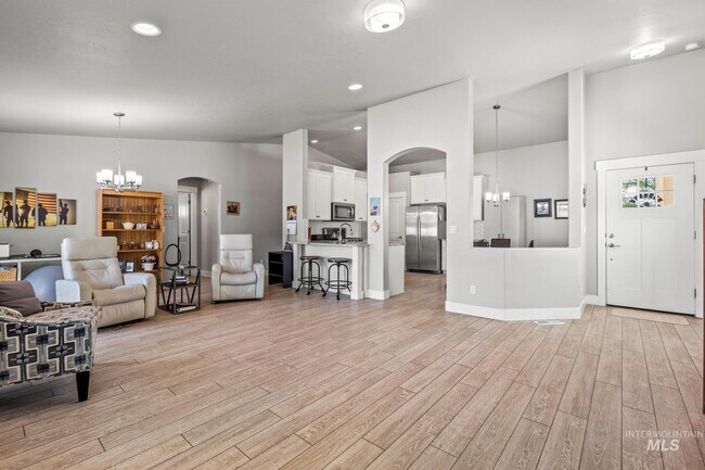 Building Photo - 319 N Baxter Way