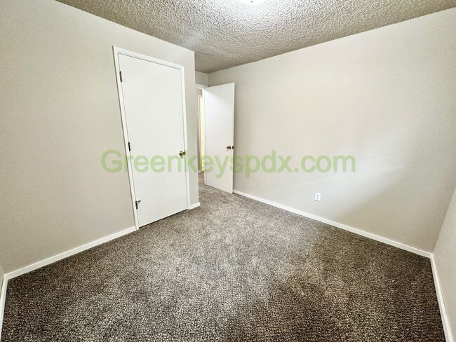 Building Photo - Beautiful Milwaukie 3 Bedroom