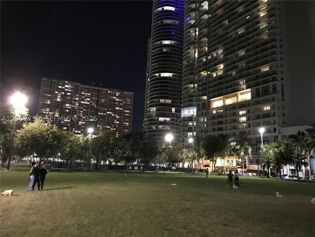 Building Photo - 1800 N Bayshore Dr