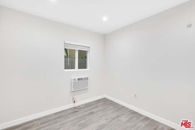 Building Photo - 40 Rose Ave