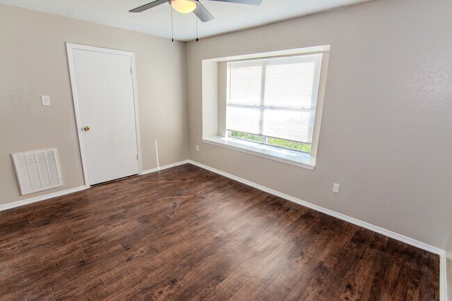 Building Photo - 16746 Selder Dr