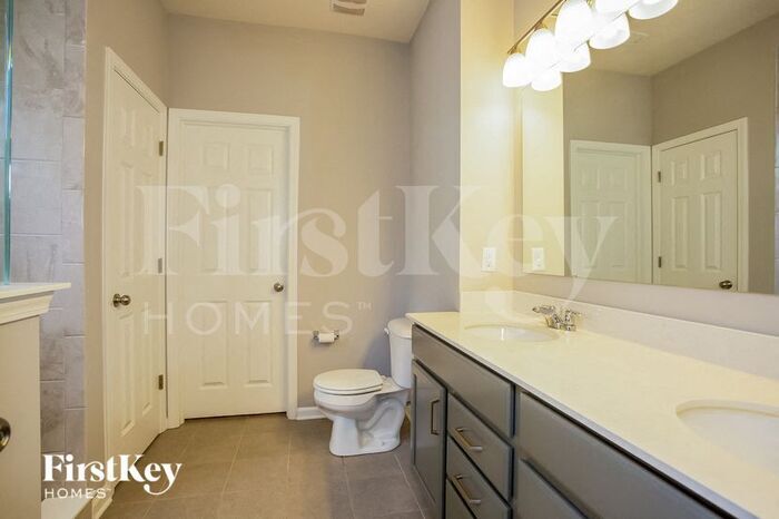 Building Photo - 4434 Hayward Way