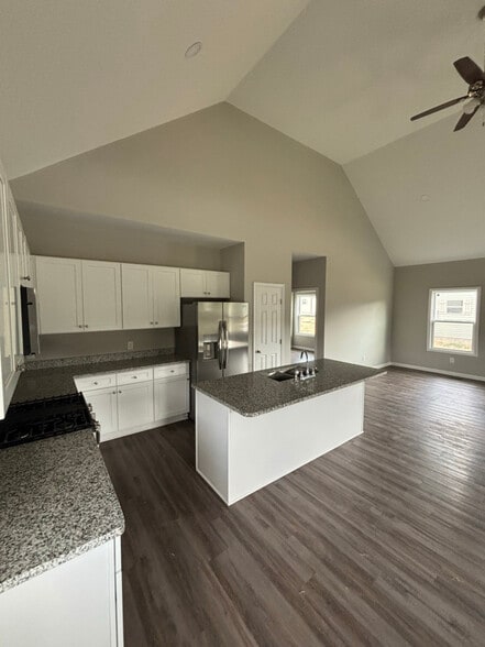 Building Photo - 231 Cherokee Dr