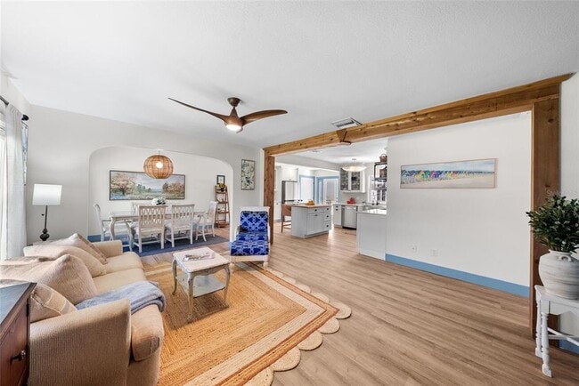 Building Photo - 759 Lantana Ave