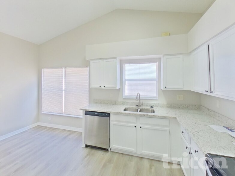 Building Photo - 4726 Bloom Dr