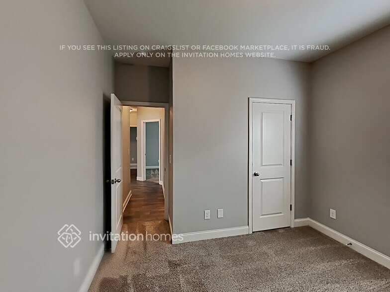 Building Photo - 2813 Santiago Circle