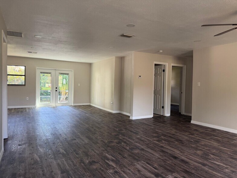 Building Photo - 575 Lake McCoy Dr