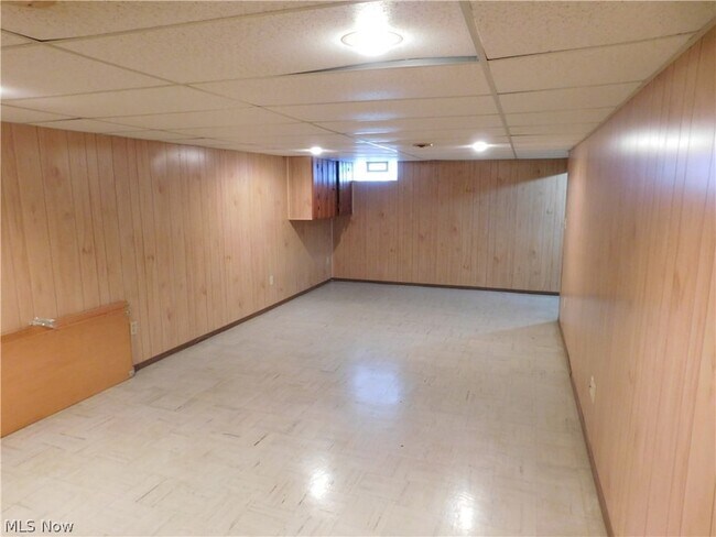 Building Photo - 5653 Cumberland Dr