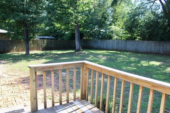 Building Photo - 1004 Ridge Cir S