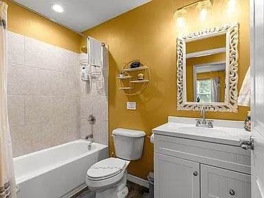 Building Photo - Beautifully updated 3 bedroom, 2 bath home.