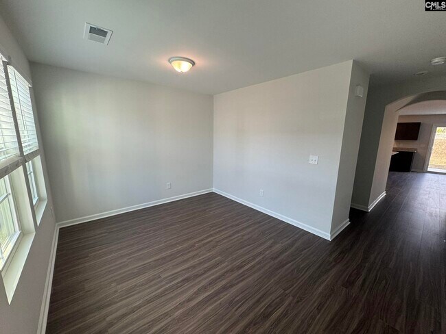 Building Photo - 3052 Hallsdale Dr