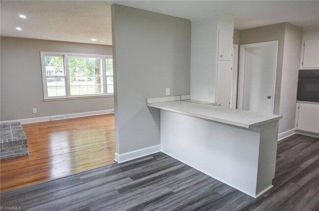 Building Photo - 318 Collinwood Dr