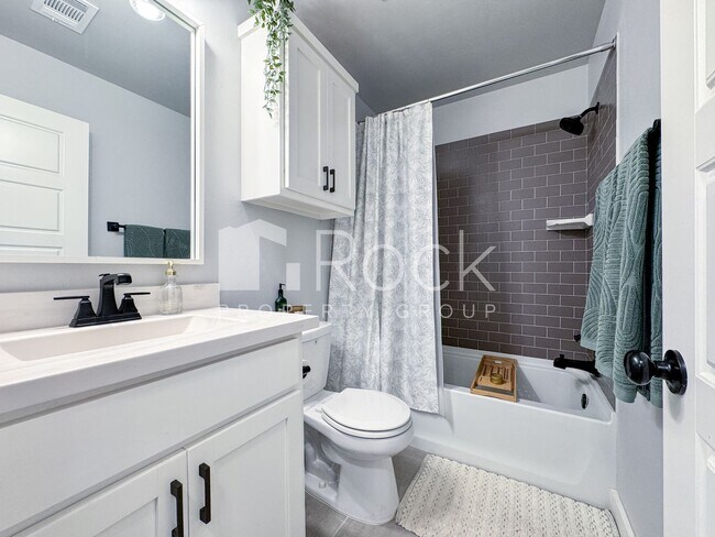 Building Photo - 3-bedroom home with Storm Shelter in Westmoore area