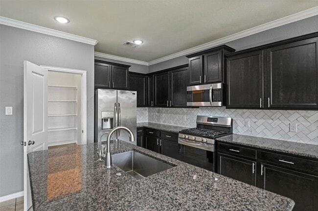 Building Photo - 2411 Lowndes Point