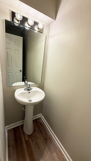 Building Photo - NORTH EAST/LAWRENCE 4 BEDROOM 2.5 BATH NEWER HOME AVAILABLE NOW!