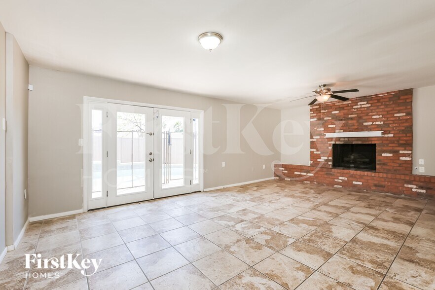 Building Photo - 205 E Orchid Ln