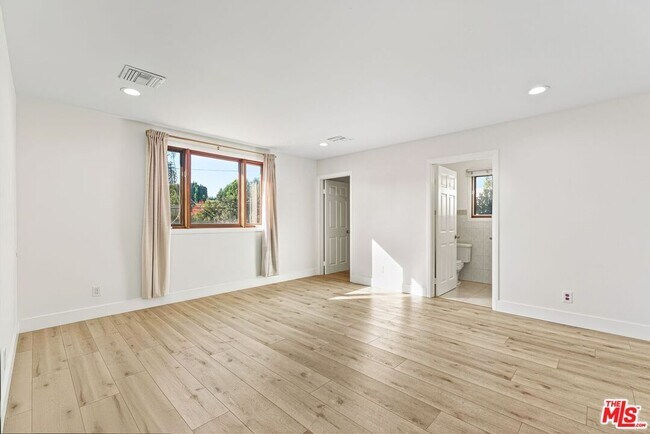 Building Photo - 15123 Greenleaf St