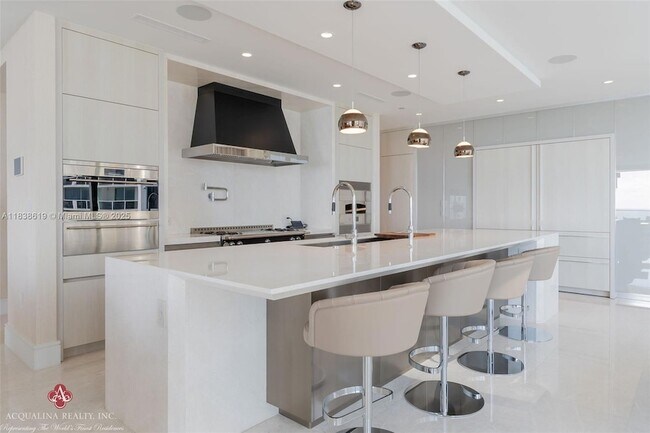 Building Photo - 17975 Collins Ave
