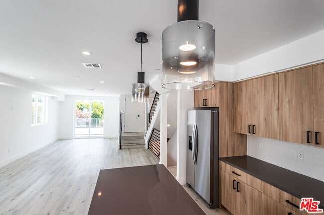 Building Photo - 4295 1/2 Tujunga Ave