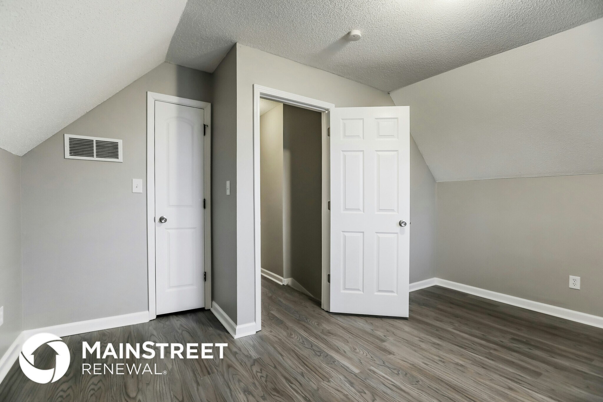 Building Photo - 11520 N Walnut St