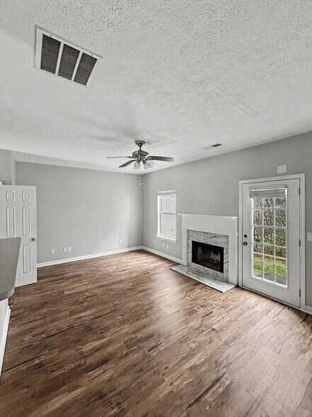 Building Photo - 21 Timber Ridge Dr