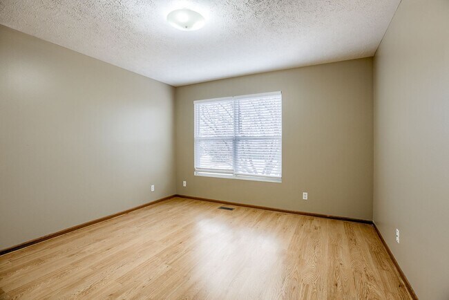 Building Photo - Spacious 4 Bedroom In Gretna!!