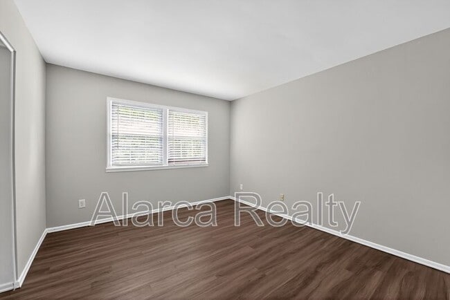 Building Photo - 4713 Plaza Rd