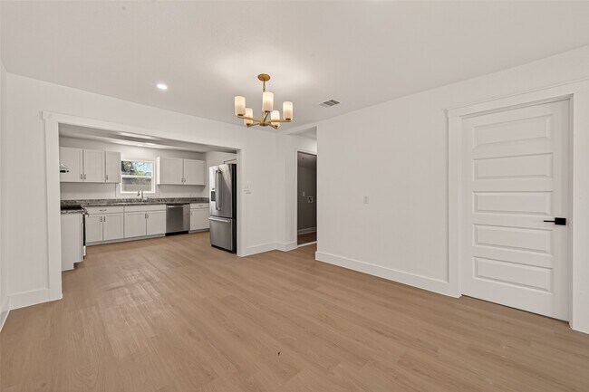 Building Photo - 3209 McCrarey Dr