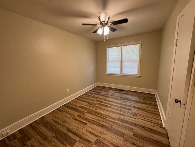 Building Photo - 3/1 House in West Rome with bonus room- $1...
