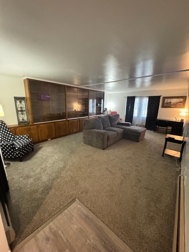 Building Photo - 315 Diamondville Ave