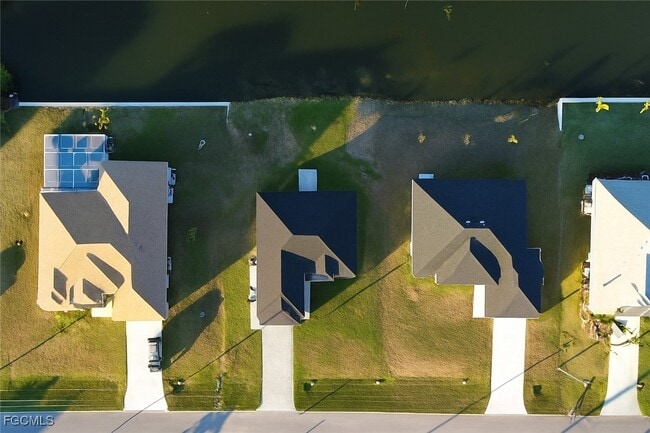 Building Photo - 112 NW 23rd Ave