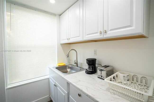 Building Photo - 444 Ponce de Leon Blvd