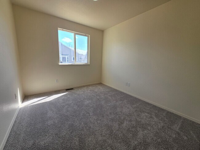 Building Photo - Gorgeous 4 Bed 4 bath Home In Wagon Trails!!