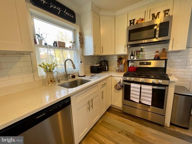 Building Photo - 6822 Donahue Ct