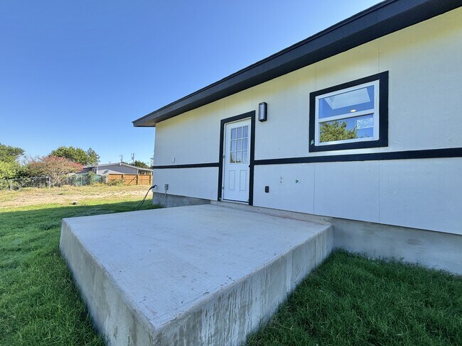 Building Photo - 227 Canyon Springs Dr