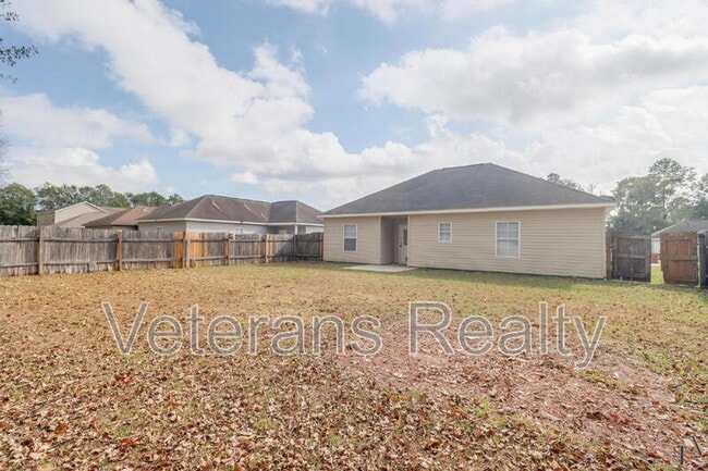 Building Photo - 18496 Devin Ct