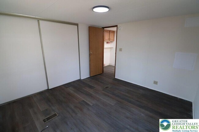 Building Photo - 238 Birchwood Ln