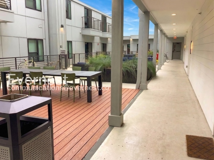 Building Photo - 2220 Webberville Rd