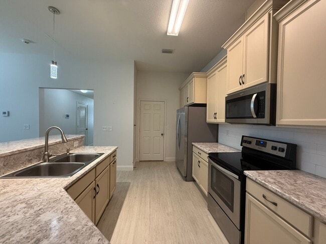 Building Photo - Grande Champion Community! BEAUTIFUL 3 Bed...
