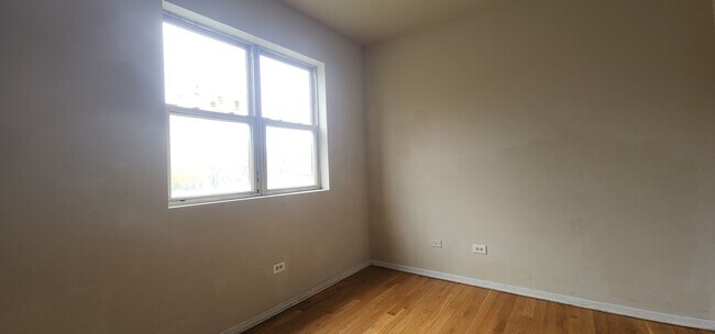 Building Photo - 2902 W Fillmore St