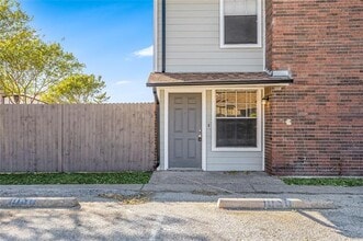 Building Photo - 1044 Southmoor Dr