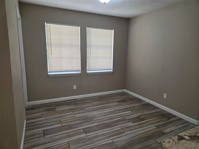 Building Photo - 717 Vicksburg Ct
