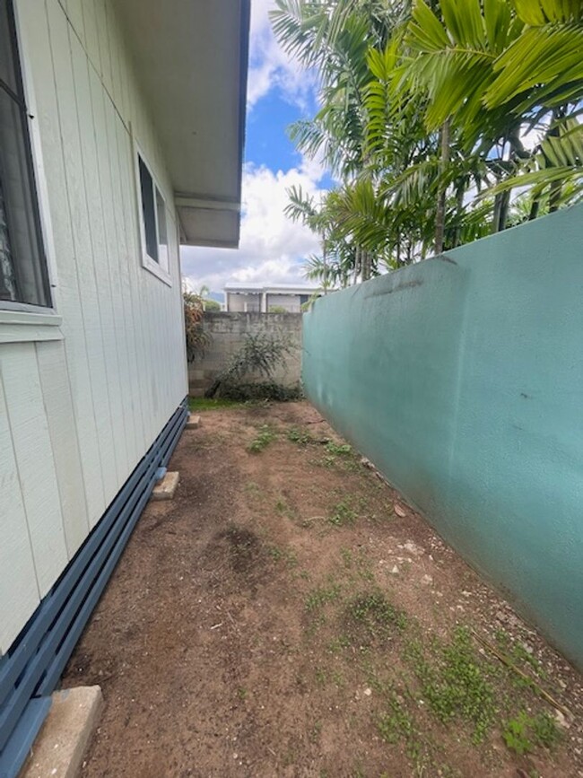 Building Photo - 2 Bed/ 1 Bath with Parking in Kailua