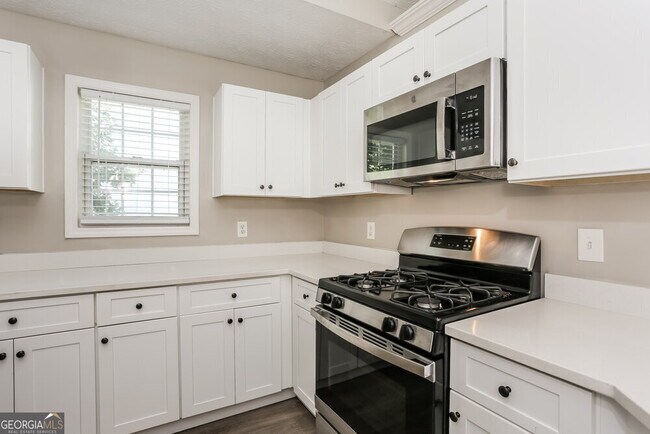 Building Photo - 4818 Clove Dr SW