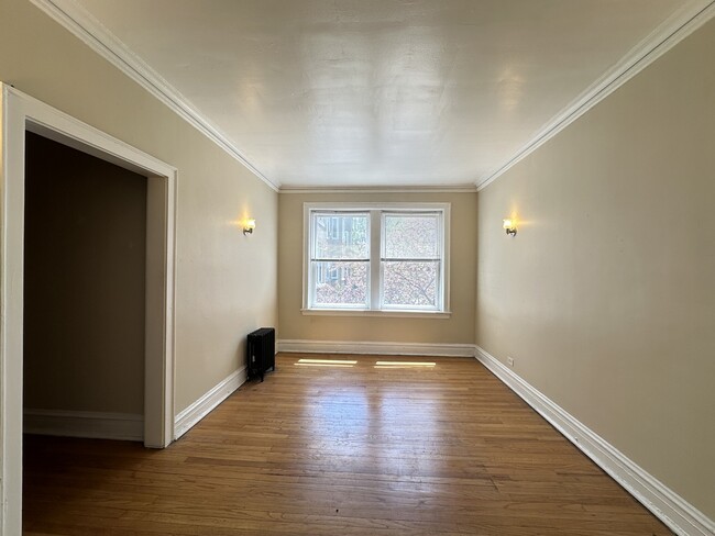Building Photo - 4826.5 W Addison St