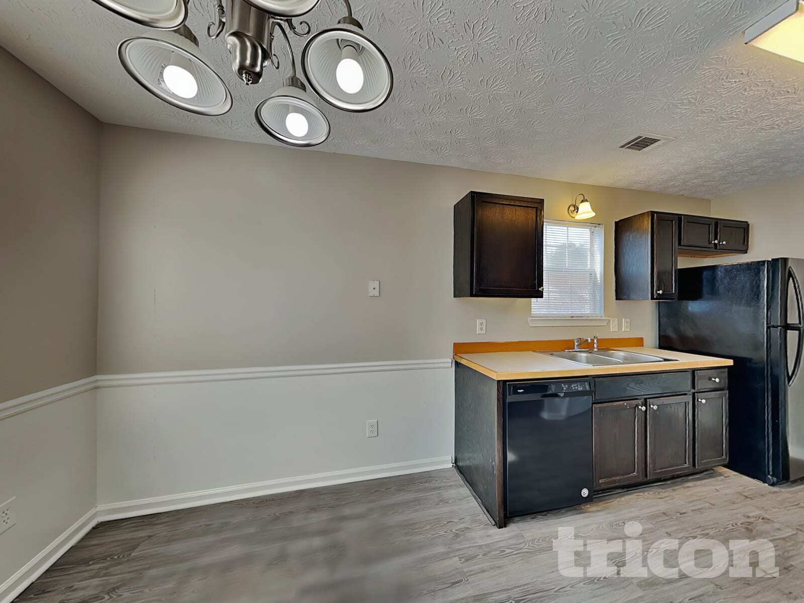 Building Photo - 160 Brighton Dr